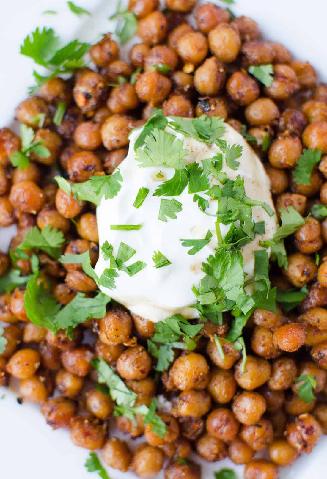 Dinner is ready in just 15 minutes! Roasted Indian chickpeas with tamarind sauce, yogurt and cilantro. Healthy, high protein and easy! | www.delishknowledge.com