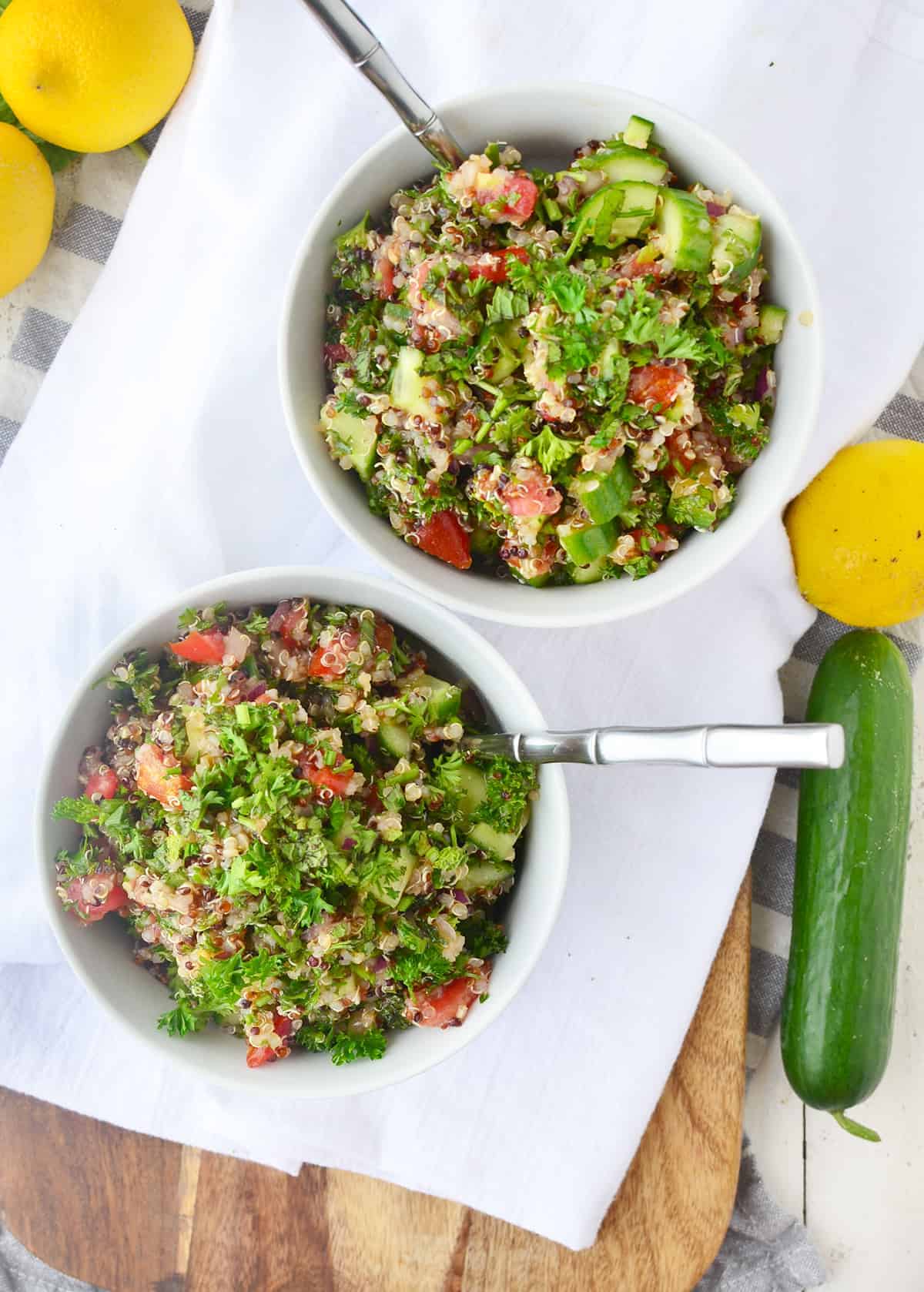 Quinoa Tabbouleh Salad! This Healthy, Gluten-Free Salad Is Perfect For Summer! Packed With Vegetables, Herbs And A Lemon Dressing. You'Ve Gotta Try This! #Vegan #Glutenfree #Healthy #Salad | Www.delishknowledge.com