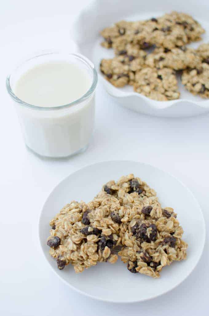 Healthy oatmeal raisin cookies! Lightly sweetened with a touch of maple syrup and raisins! Chunky oatmeal cookies that are vegan with gluten-free option! Recipe on delishknowledge.com