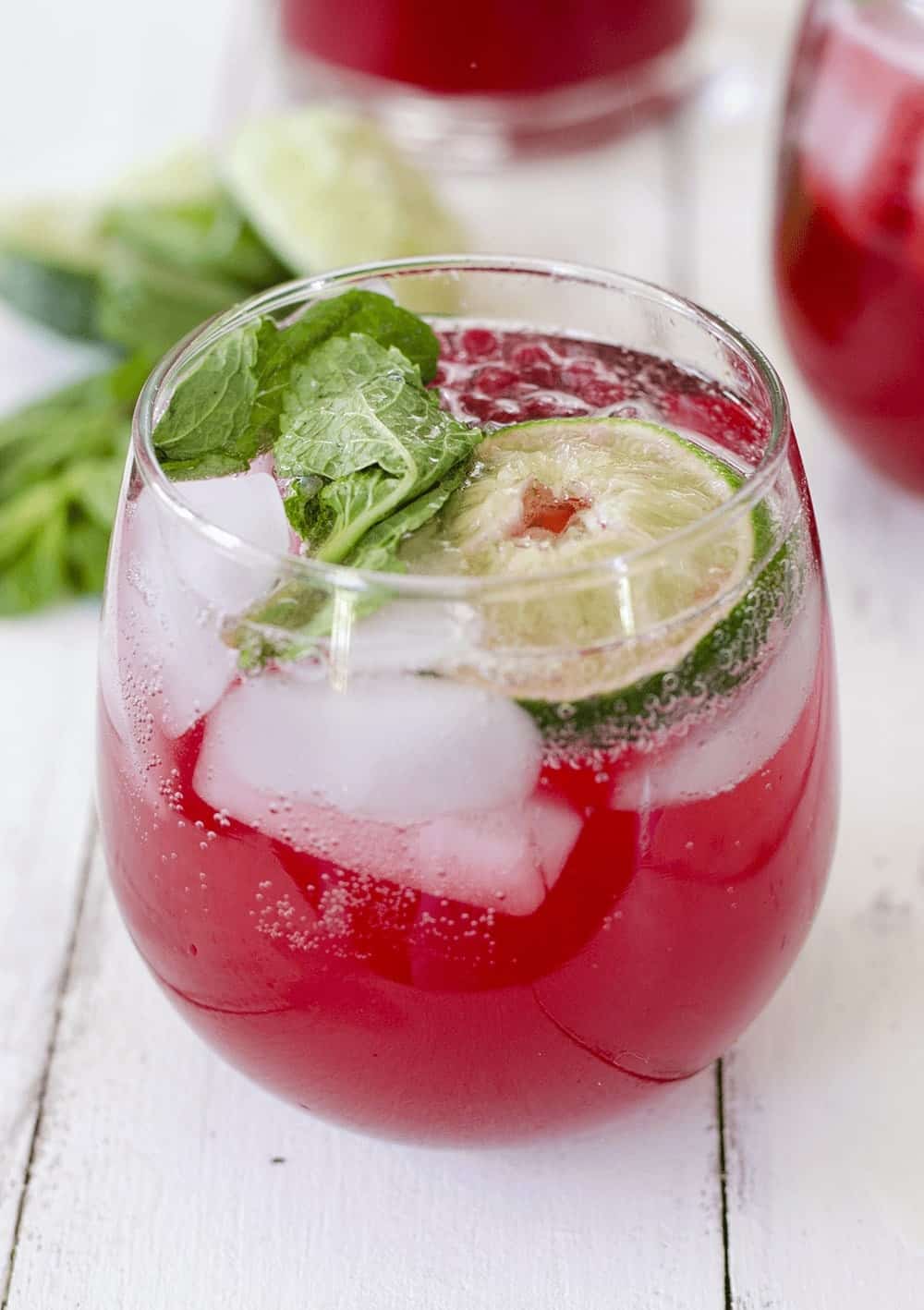 Raspberry Mint Limeade! A Refreshing Drink Perfect For Summer! Vegan, Gluten-Free And Low-Sugar. | Www.delishknowledge.com