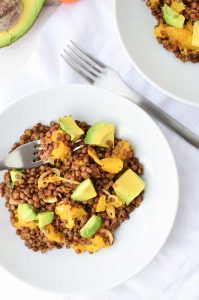 Who says lentils are boring!? Not these! A twist on traditional lentil salad! French lentils cooked in orange juice then topped with oranges, shallots and creamy avocado. #vegan and #lglutenfree | www.delishknowledge.com