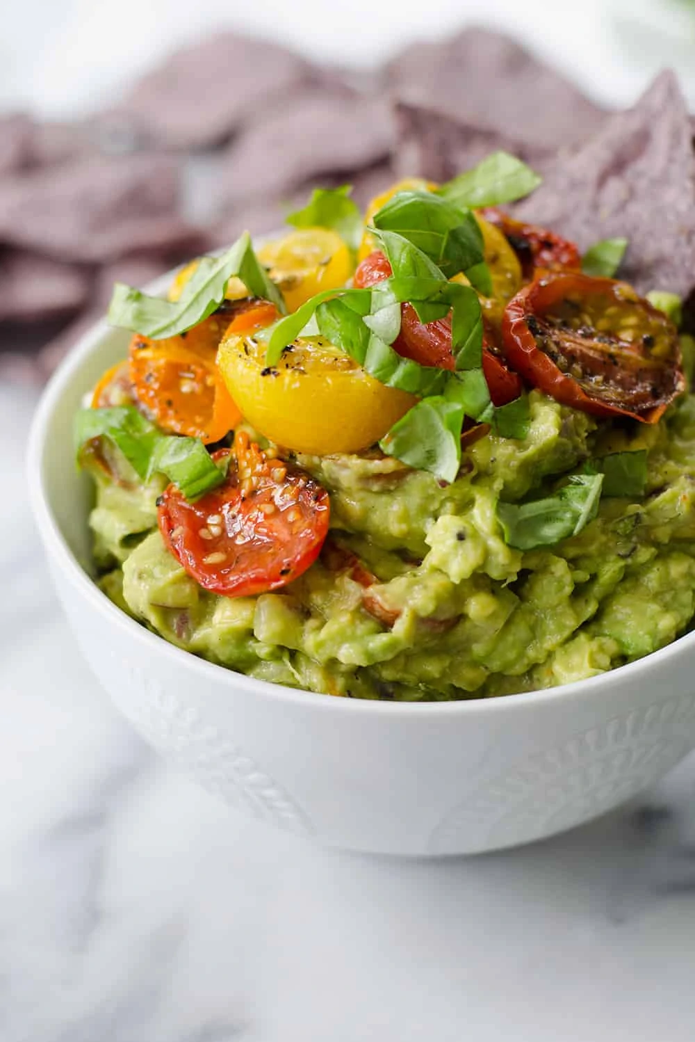 Roasted Tomato Guacamole! The perfect dip for summer or to spread on avocado toast. Vegan & Gluten-Free | www.delishknowledge.com