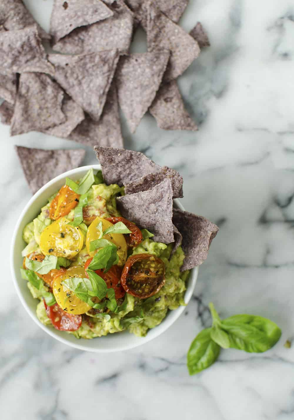 Roasted Tomato Guacamole! The Perfect Dip For Summer Or To Spread On Avocado Toast. Vegan & Gluten-Free | Www.delishknowledge.com