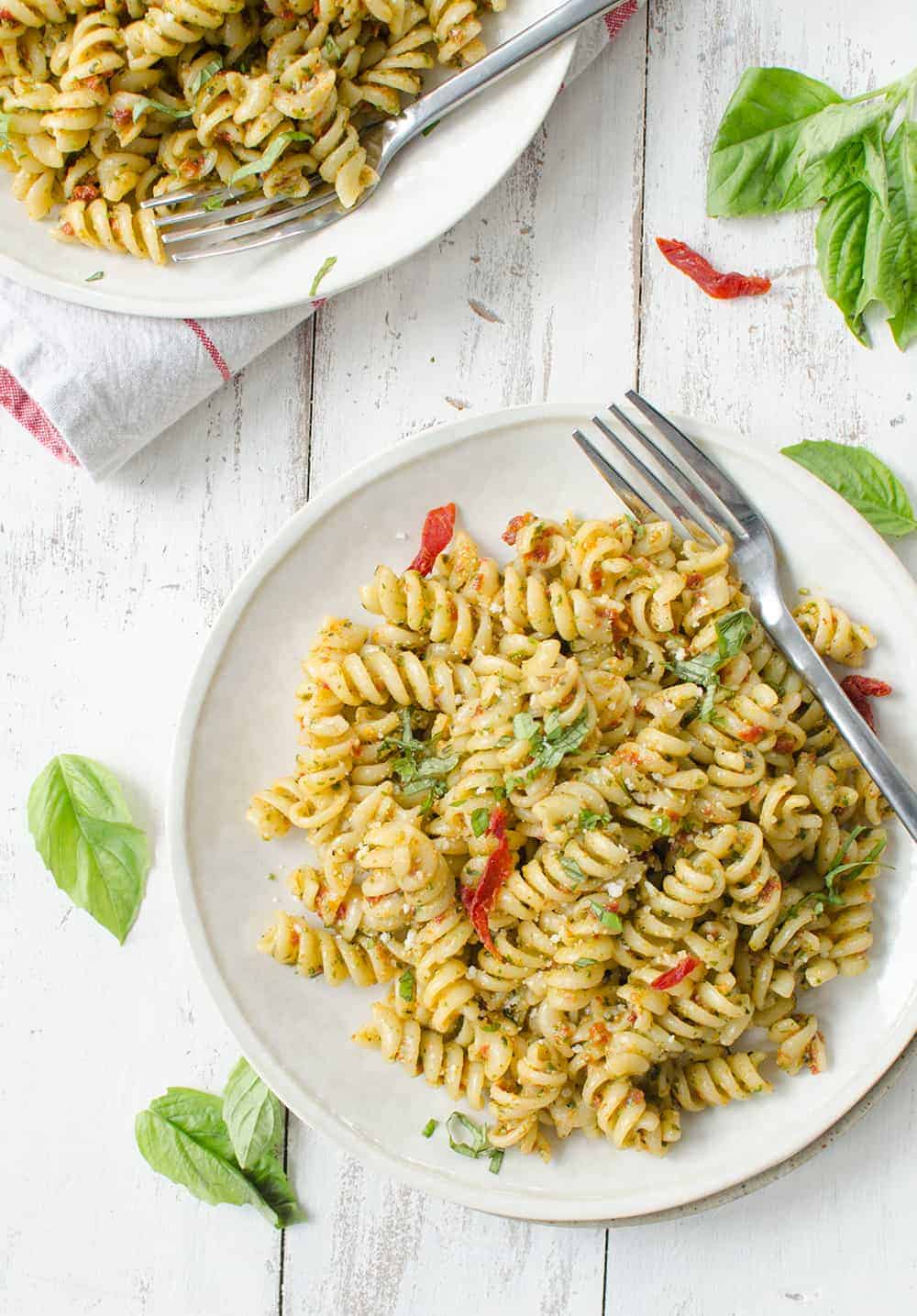 7 Ingredient Sun-Dried Tomato Pesto Pasta