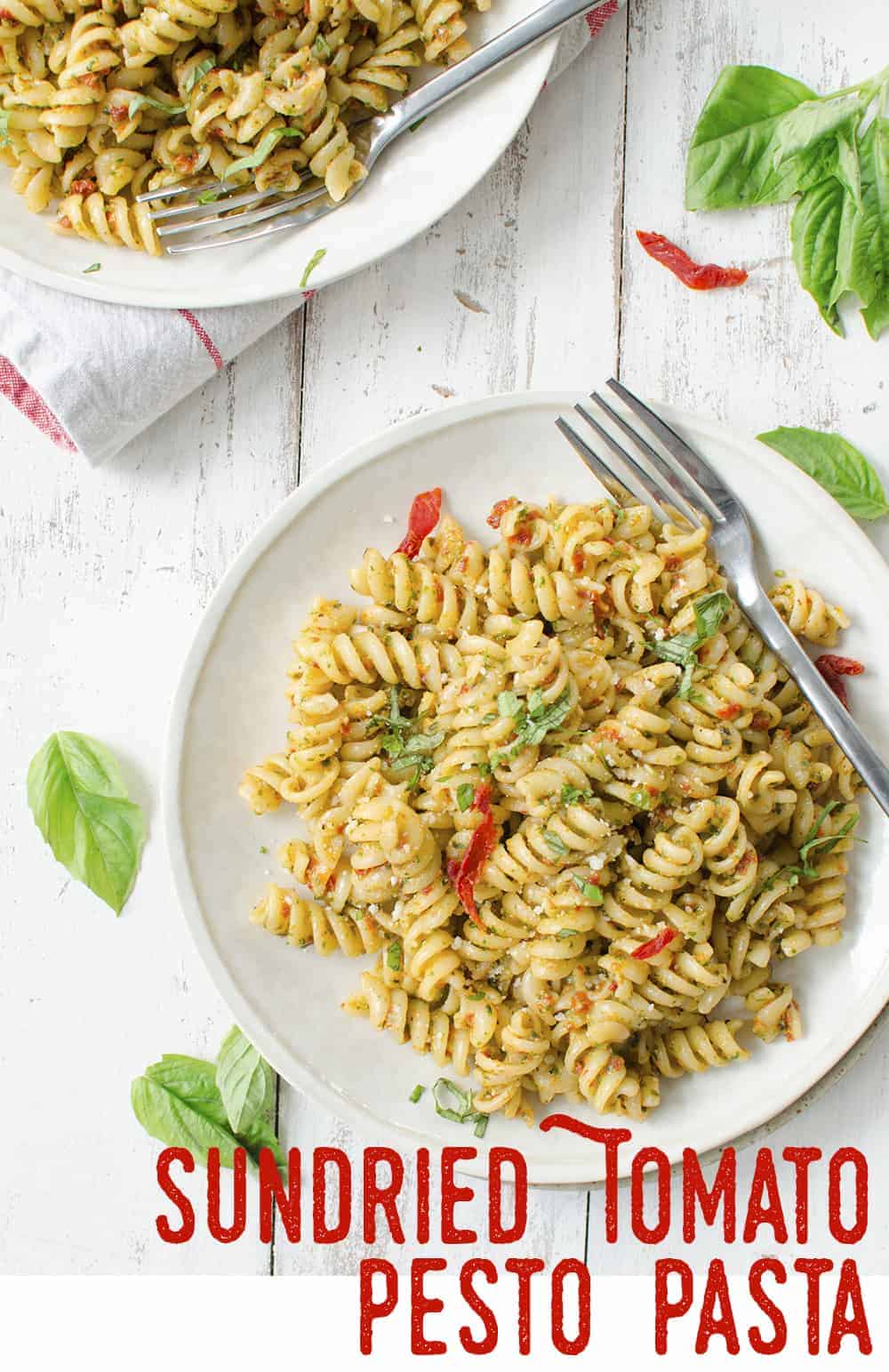 Sun Dried Tomato Pesto Pasta! This 7 Ingredient Dinner Is Ready In Just 20 Minutes, Perfect For Busy Nights! Vegetarian, Easily Vegan. | Www.delishknowledge.com