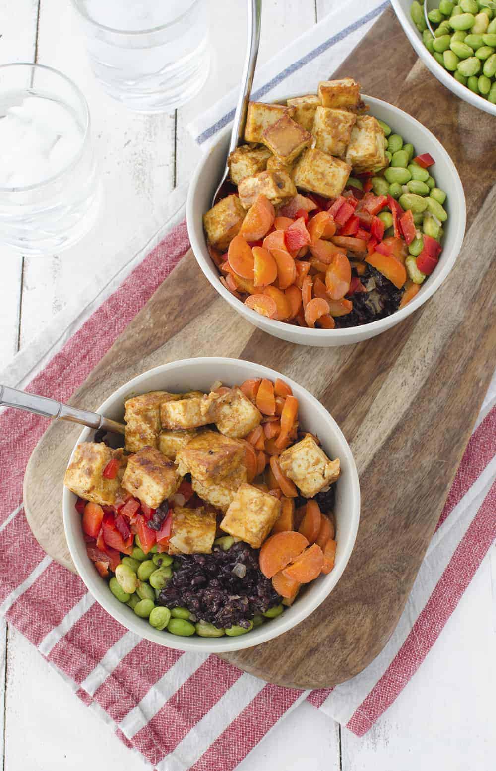 Thai Coconut Buddha Bowls! The Best Thai Tofu With Black Rice, Edamame, Carrots, Vegetables And A Peanut-Thai Sauce! Vegan And Gluten-Free | Www.delishknowledge.com