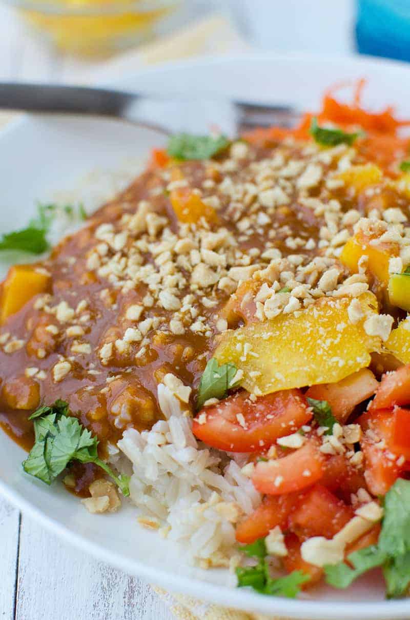 Vegan And Gluten Free Thai Curry Bowls! Layers Of Rice, Mango, Kale, Carrots, Peppers And The Best Red Curry Thai Sauce! | Www.delishknowledge.com