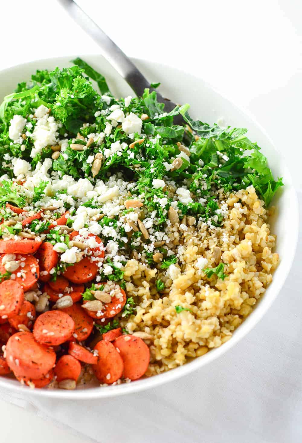 The Ultimate Goddess Bowl! Freekah, Kale, Roasted Carrots, And A Creamy Goddess Dressing! This Healthy Grain Bowl Is So Easy And Packed With Flavor! | Www.delishknowledge.com