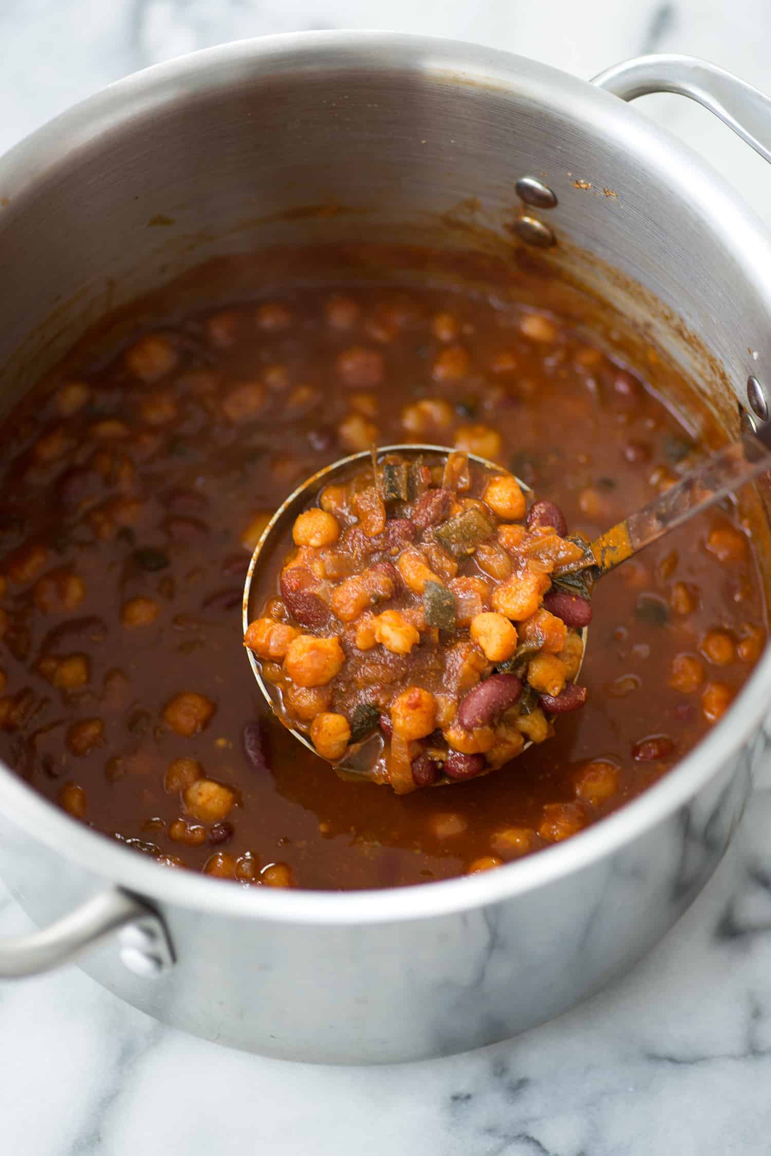 Vegan Pozole! Hearty, Protein-Rich Soup Made With Hominy, Peppers And Beans. Vegan And Gluten-Free | Www.delishknowledge.com