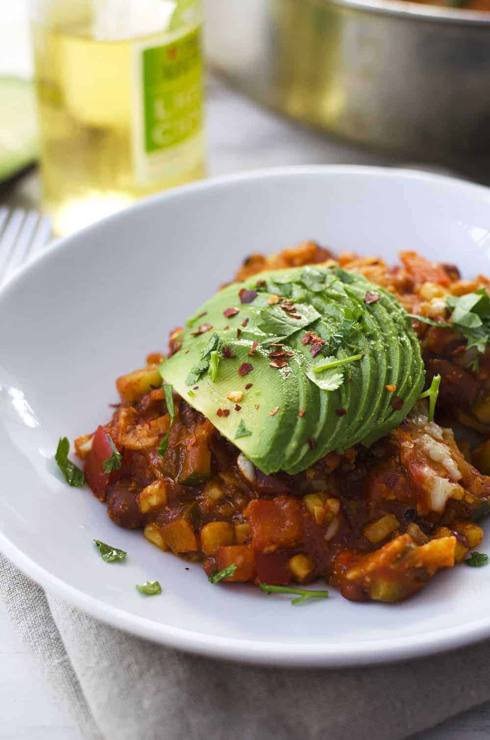 Vegetarian Enchilada Skillet! Packed With Vegetables, Enchilada Sauce And Beans. 30 Minute Dinner, Vegetarian And Gluten-Free. | Ww.delishknowledge.com 