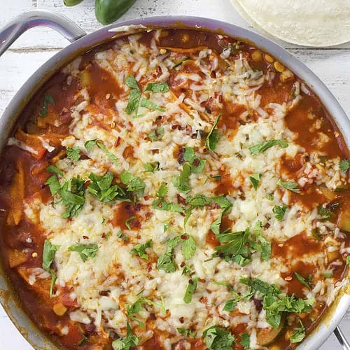 Vegetarian Enchilada Skillet! Packed With Vegetables, Enchilada Sauce And Beans. 30 Minute Dinner, Vegetarian And Gluten-Free. | Ww.delishknowledge.com