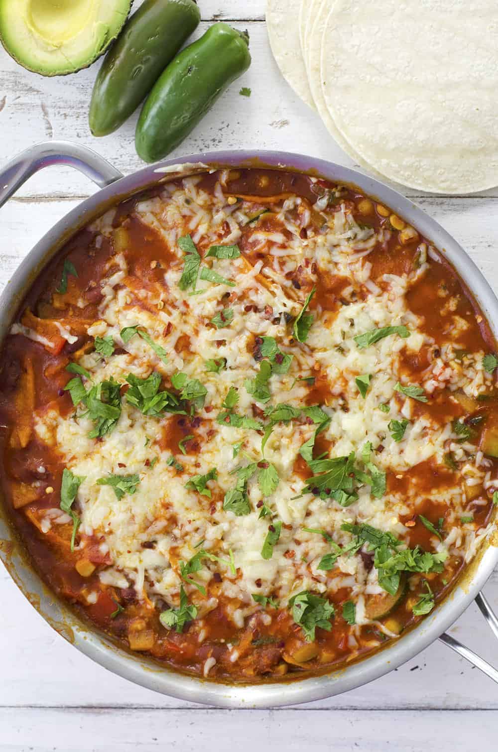 Vegetarian Enchilada Skillet! Packed With Vegetables, Enchilada Sauce And Beans. 30 Minute Dinner, Vegetarian And Gluten-Free. | Ww.delishknowledge.com 