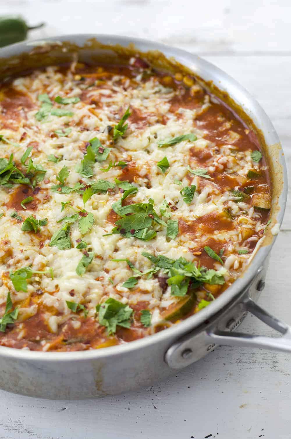 Vegetarian Enchilada Skillet! Packed With Vegetables, Enchilada Sauce And Beans. 30 Minute Dinner, Vegetarian And Gluten-Free. | Ww.delishknowledge.com 