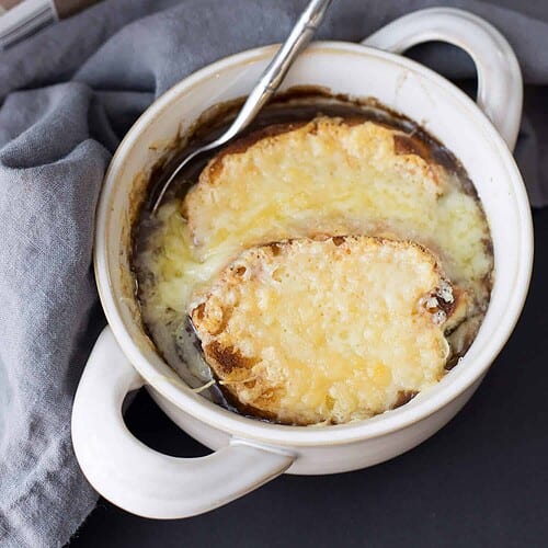 Vegetarian French Onion Soup 6 Vegetarian French Onion Soup! Super Flavorful, Rich And Comforting. A Must-Make This Fall And Winter. | Www.delishknowledge.com